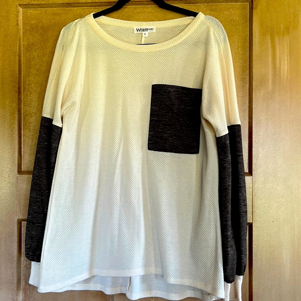 Cute cream and brown top!